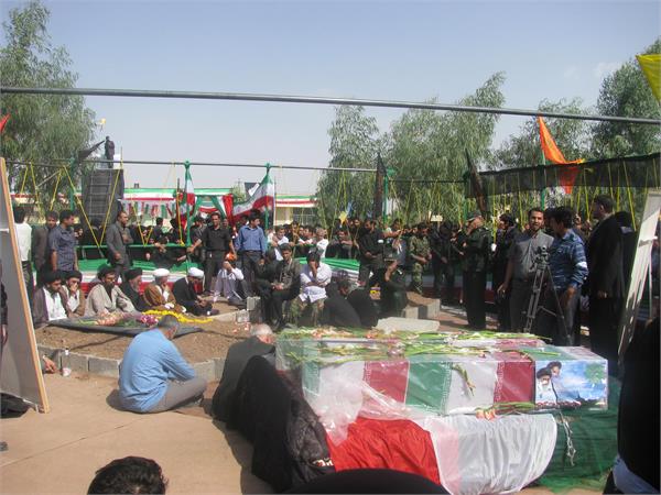 تشییع و خاکسپاری شهدای گمنام دانشگاه آزاد اسلامی اردستان استان اصفهان-12/7/89