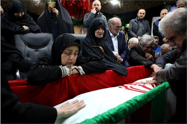 وداع با پیکر مطهر طلبه پاسدار شهید سید کمال خالقی - 2 دی 1402 2