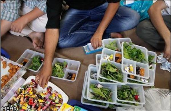 افطاری در جوار مزار شهدای گمنام