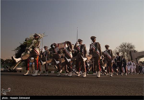 تشییع پیکر ۶ تن از شهدای تازه شناسایی شده نیروی زمینی ارتش 4