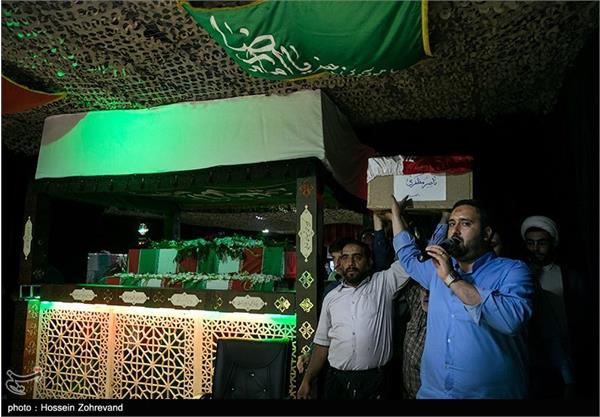 دیدار خانواده شهید ناصر مظفری با پیکر فرزندشان پس از ۳۳ سال 2