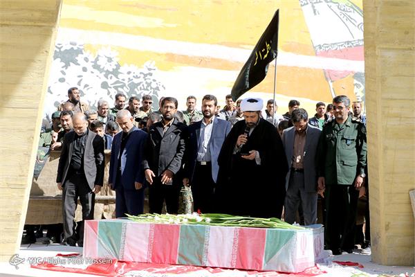 مراسم تشییع و تدفین دو شهید گمنام دفاع مقدس در شیراز 6