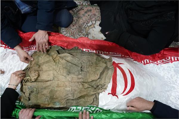 وداع با پیکر مطهر بسیجی تازه تفحص شده "محمدرضا خانه عنقا" - 8 بهمن 1403 8