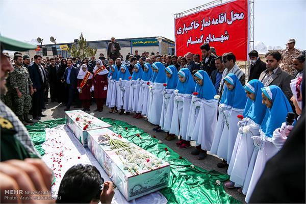 مراسم تشییع و خاکسپاری دو شهید گمنام در خمین 31