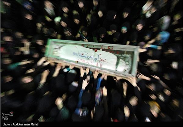 تشییع پیکر شهید غواص امیر مسعود محمدزاده در استان همدان 4