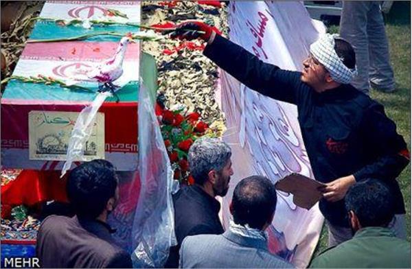 تشییع و خاکسپاری شهدای گمنام در دانشگاه آزاد تاکستان