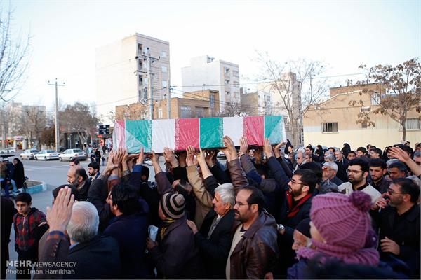 استقبال مردم همدان از پیکر شهید حسین سپهر 13