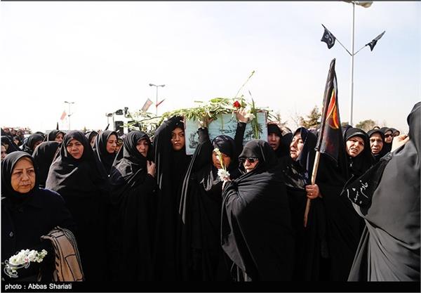 تشییع پیکر شهید گمنام ۱۸ساله - البرز 4