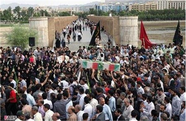 تشییع پیکر هفت شهید دفاع مقدس در اصفهان