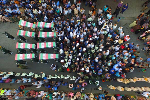 تشییع پیکر شهدای گمنام در قشم 2