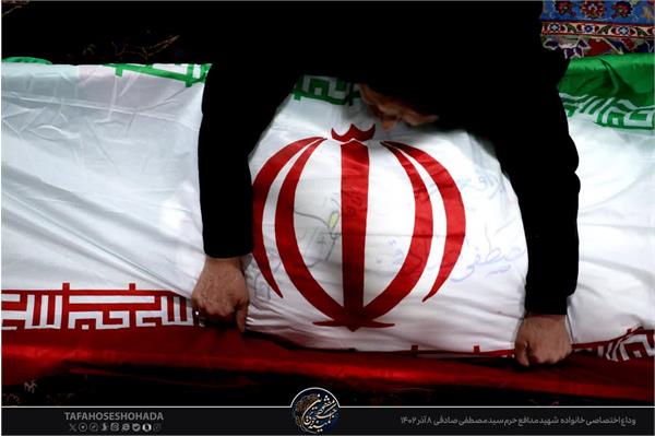 وداع با پیکر مطهر شهید مدافع حرم سید مصطفی صادقی 8 آذر 1402 3