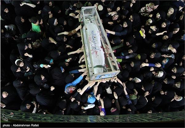 تشییع پیکر شهید غواص امیر مسعود محمدزاده در استان همدان 5