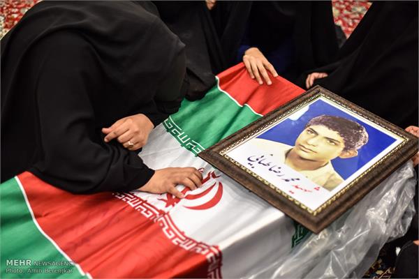 دیدار خانواده شهید طبائی با فرزندشان بعد از 33 سال 20