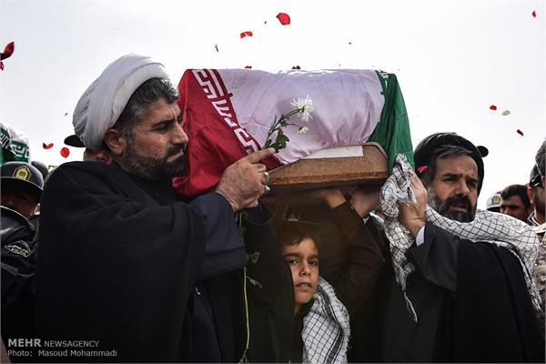 بازگشت پیکرهای ۶۸ شهید دوران دفاع مقدس به کشور 17