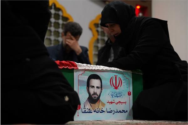وداع با پیکر مطهر بسیجی تازه تفحص شده "محمدرضا خانه عنقا" - 8 بهمن 1403 10