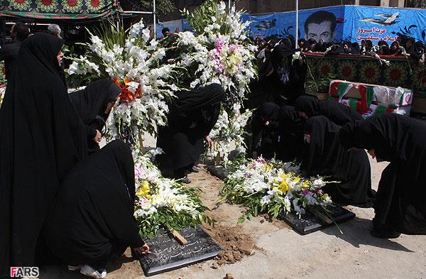 تشییع و خاکسپاری دو شهید گمنام در شهرک توحید نهاجا(تهران)