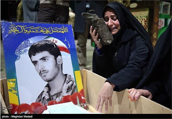 دیدار خانواده شهید کنی با پیکر فرزندشان پس از ۳۲ سال