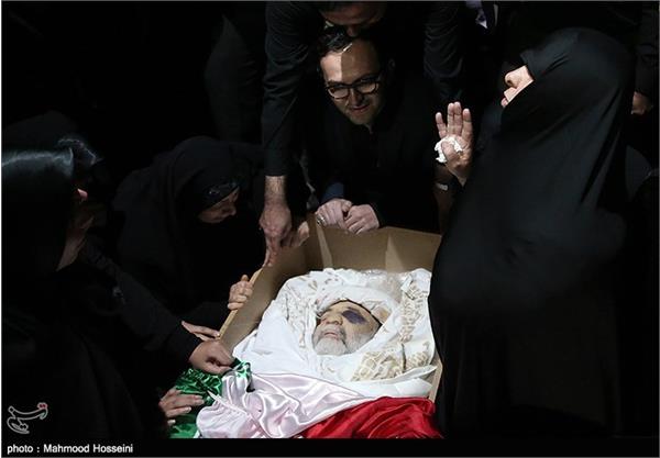 حضور خانواده سردار شهید حسین همدانی در معراج شهدا 13