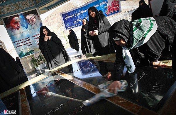 غبار روبی مزار شهدای گمنام شهر جدید پرند