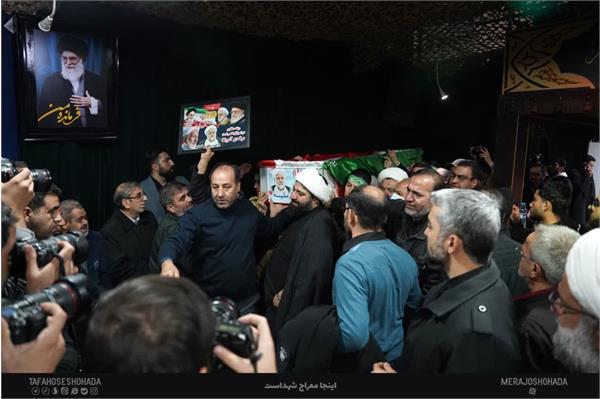 وداع با پیکرهای مطهر شهیدان آیت‌الله علی رازینی و حجت‌الاسلام محمد مقیسه - 30 دی 1403 2