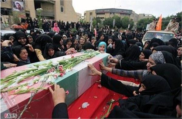 تشییع پیکر هفت شهید دفاع مقدس در اصفهان