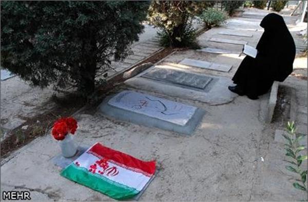 افطاری در جوار مزار شهدای گمنام