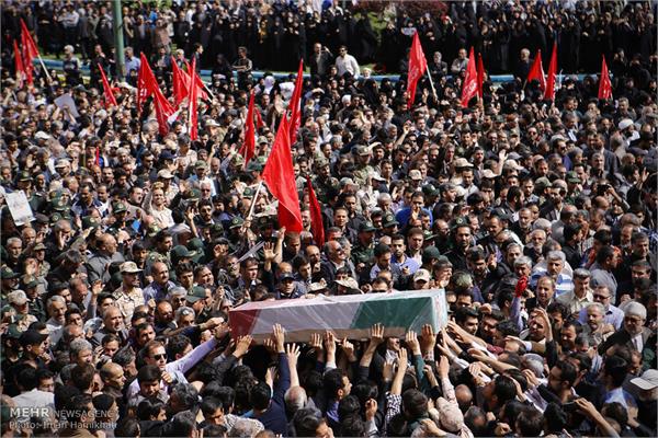 تشییع پیکر سردار شهید علیرضا شمسی‌پور 20