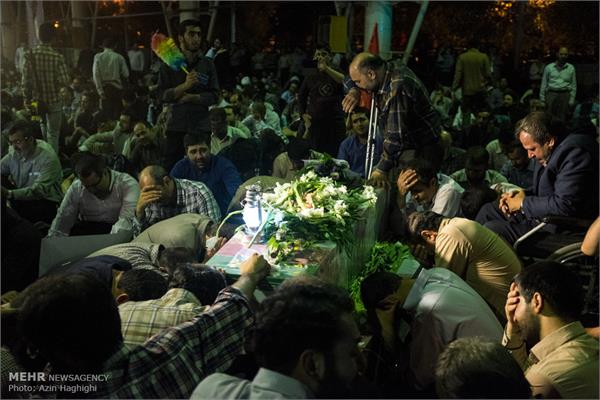 مراسم وداع با شهدای غواص و خط شکن در دانشگاه تهران 12