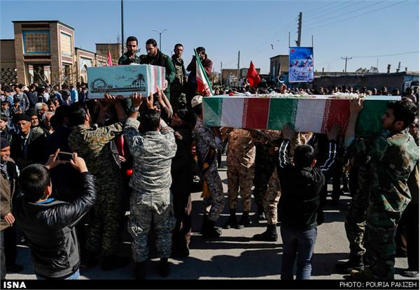 تشییع دو شهید گمنام دوران دفاع مقدس در روستای صالح آباد - همدان