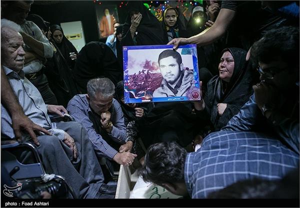 دیدار خانواده شهید سیدیحیی سیدی با پیکر فرزندشان پس از ۳۰ سال 7