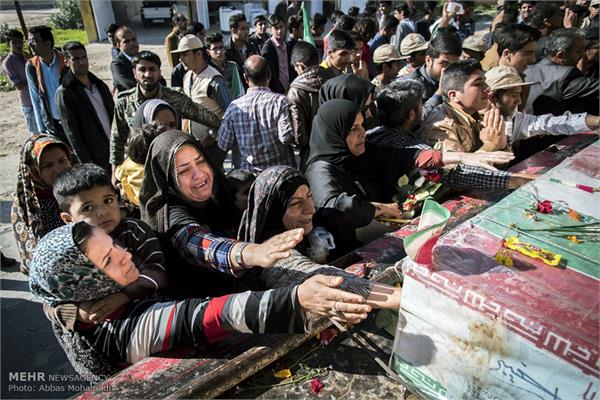 تشییع پیکر شهدای گمنام هشت سال دفاع مقدس در لامرد 15