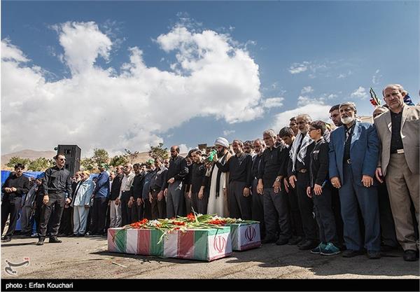 مراسم تشییع و خاکسپاری دو شهید گمنام در شهرک قائم تهران 11