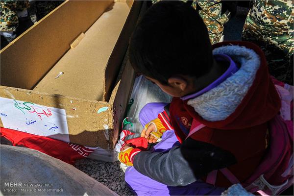 تشییع پیکر دو شهید گمنام در شهر بیدروبه اندیمشک 21