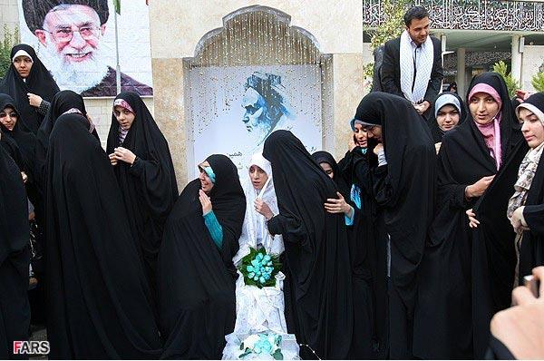 عقد آسمانی در جوار قبور شهدای گمنام