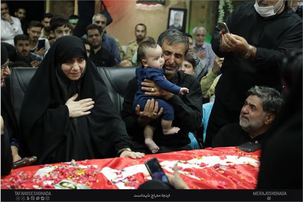 وداع با پیکر مطهر شهید مدافع حرم مهدی اکبرپور روشن 18 تیر 1402 8