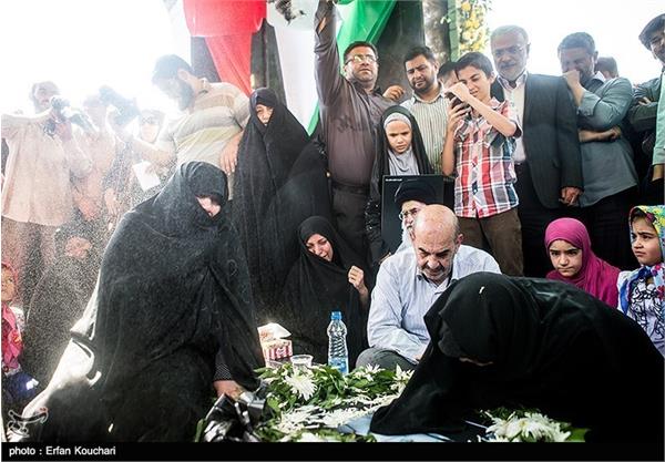 اولین دیدار خانواده شهید مرتضی محمد با فرزند شهیدشان 6