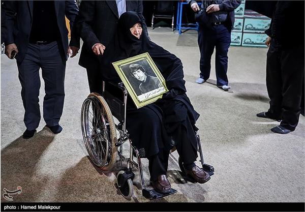 دیدار خانواده شهید تازه تفحص شده مهدی سیفی با پیکر وی 23