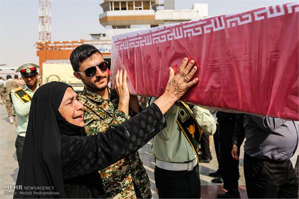 ورود پیکر ۱۸ شهید گمنام دفاع مقدس از طریق فرودگاه اهواز 14