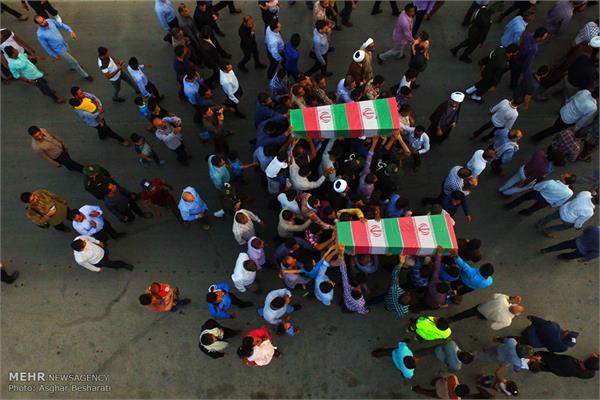 تشییع پیکر شهدای گمنام در قشم 12