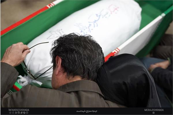 وداع با پیکر مطهر بسیجی تازه تفحص شده "سید محمود میربابایی" - 16 بهمن 1403 7