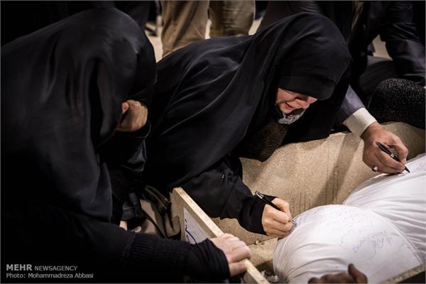 اولین دیدار خانواده شهید تازه تفحص شده در معراج شهداء 13