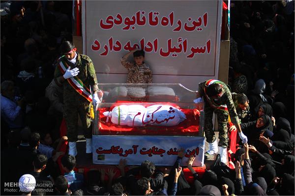 مراسم تشییع بیست شهید دوران دفاع مقدس در اصفهان 15