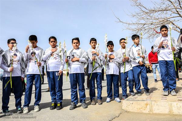 مراسم تشییع و خاکسپاری دو شهید گمنام در خمین 12