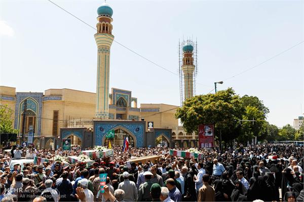 مراسم تشییع پیکر چهار شهید گمنام دفاع مقدس در تبریز 24
