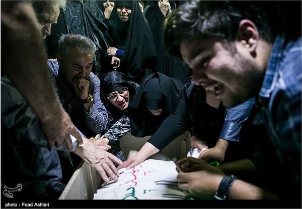 دیدار خانواده شهید سیدیحیی سیدی با پیکر فرزندشان پس از ۳۰ سال 6