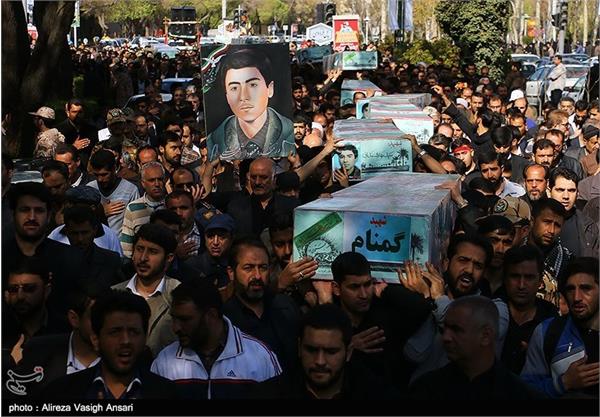 مراسم تشییع پیکر ۱۲ شهید دفاع مقدس - اصفهان 14