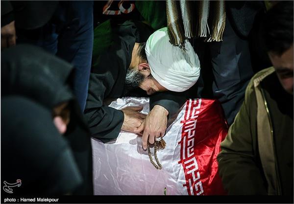 وداع با پیکر شهید مدافع حرم احمد اسماعیلی 8