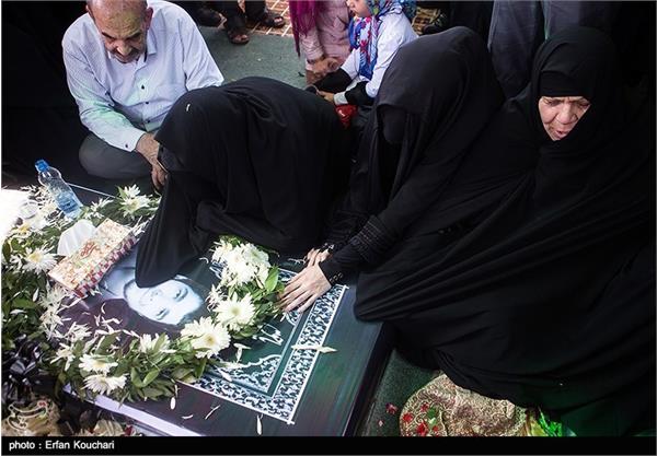 اولین دیدار خانواده شهید مرتضی محمد با فرزند شهیدشان 8