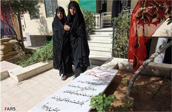 تشییع و خاکسپاری یک شهید گمنام در حوزه علمیه خواهران یزد