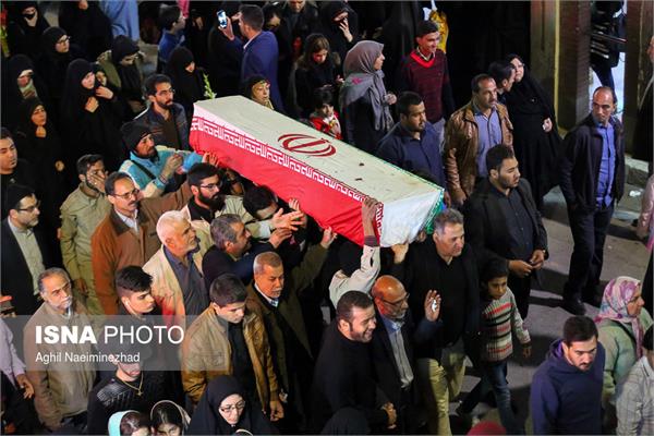 تشیع شبانه ۲۸ شهید تازه تفحص شده در آبادان 5